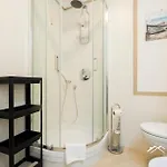Ferry Port 1 Min, 1br, Ac, Wifi, By Tilo Apartment *