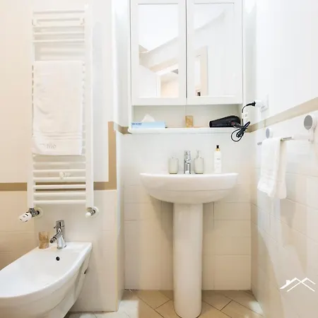 Ferry 1m| 1br| A/c| Wifi By Tilo