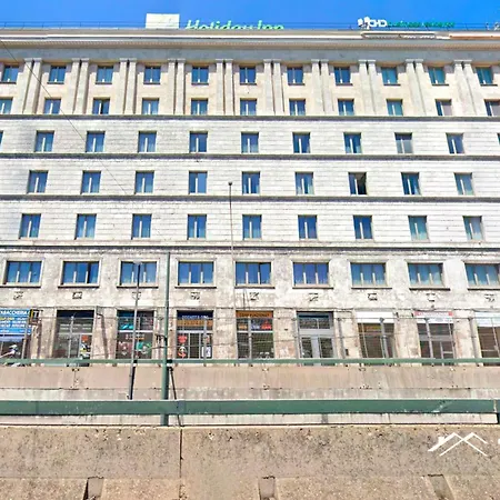 Ferry 1m| 1br| A/c| Wifi By Tilo