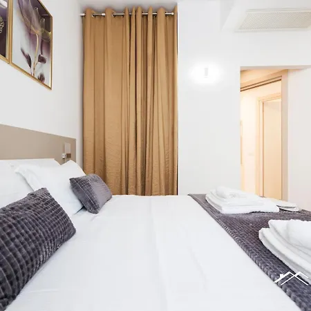 Ferry 1m| 1br| A/c| Wifi By Tilo דירה ג'נובה