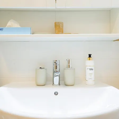 Ferry 1m| 1br| A/c| Wifi By Tilo