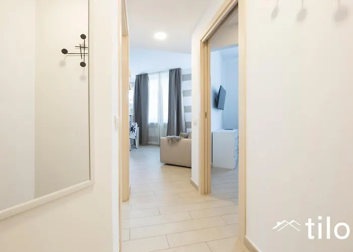 Ferry Port 1 Min, Central 1Br, Ac, Wifi, By Tilo Appartement Genua