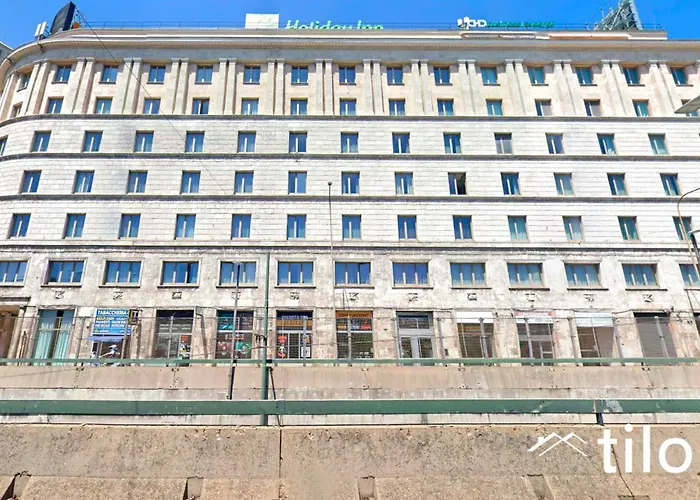 Ferry Port 1 Min, Central 1Br, Ac, Wifi, By Tilo