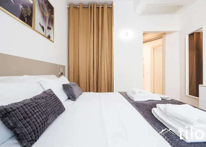 Ferry Port 1 Min, Central 1Br, Ac, Wifi, By Tilo Appartement Genua