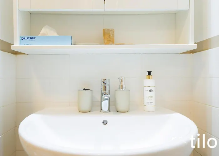 Ferry Port 1 Min, Central 1Br, Ac, Wifi, By Tilo