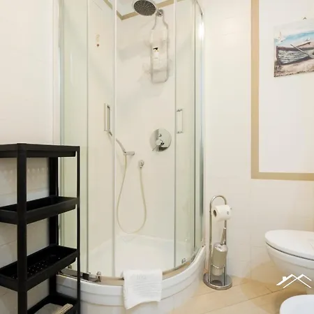 Ferry Port 1 Min, 1br, Ac, Wifi, By Tilo Appartement *