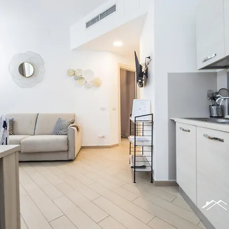 Appartement Ferry Port 1 Min, 1br, Ac, Wifi, By Tilo *